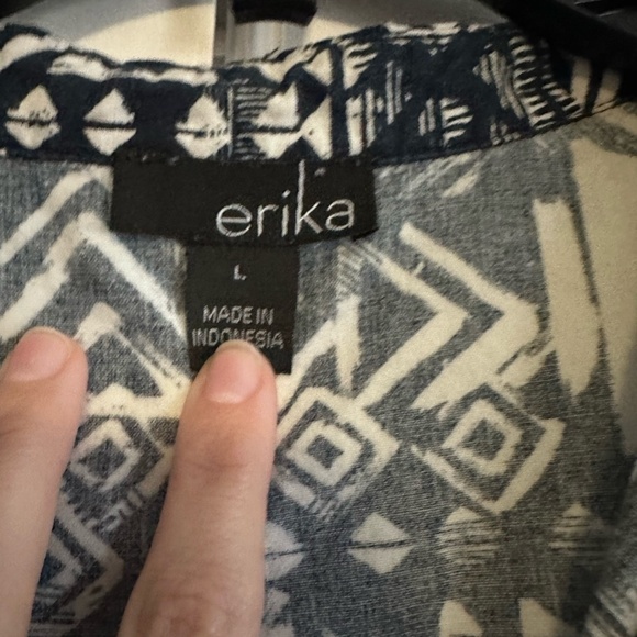 Erika White and Blue Sleeveless Graphic Blouse - Picture 2 of 3